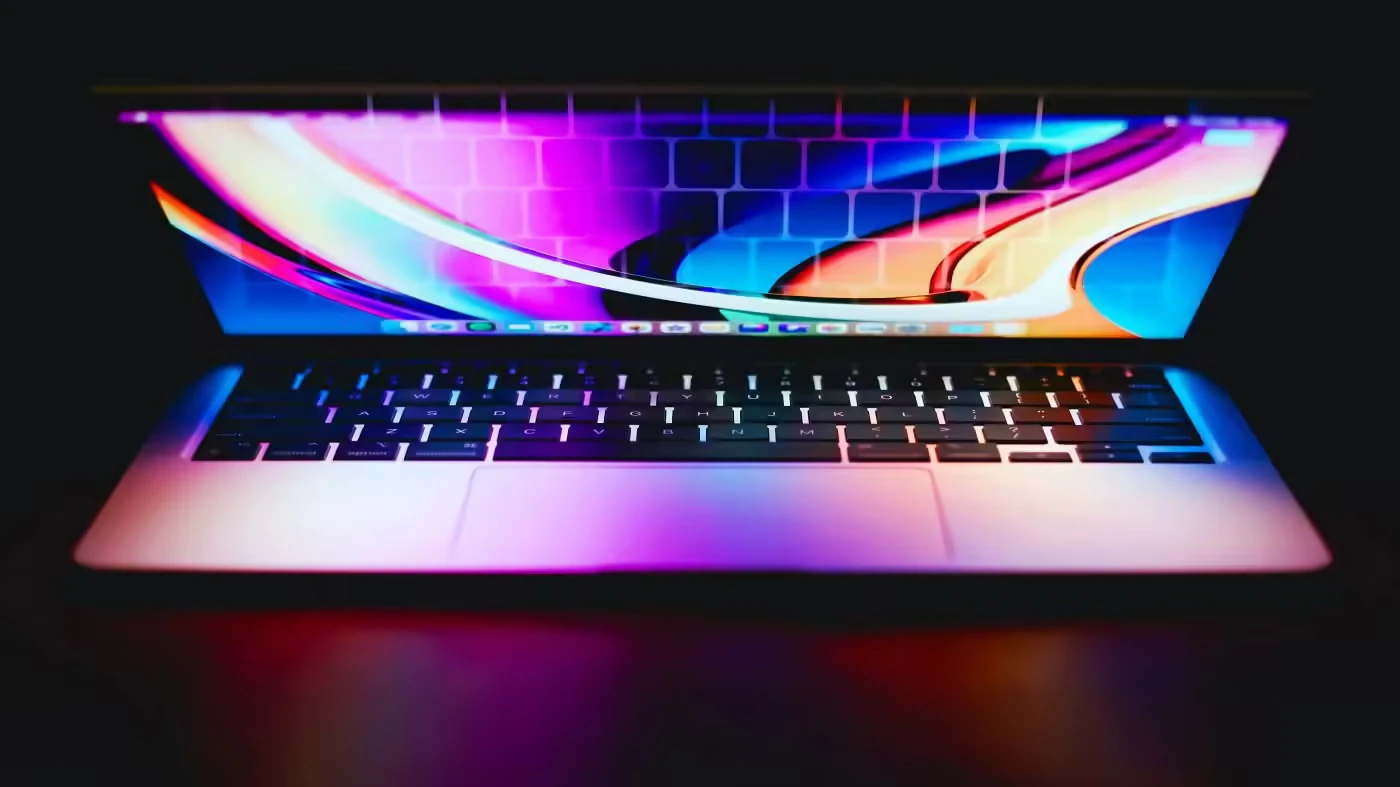 MacBook Ari M1 ma świetny ekran Retina